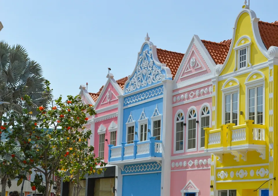 Fachadas de colores en San Nicolas, Aruba